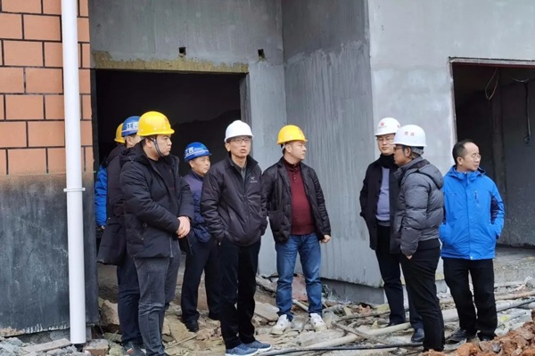 市政公用集團總工程師鄭學平進賢縣基礎(chǔ)教育提升改造工程視察6004003.jpg