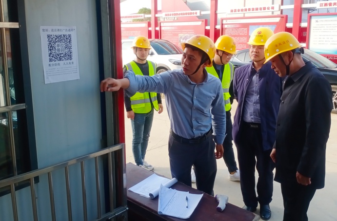 張世東深入市政公用城項(xiàng)目、秦坊安置房項(xiàng)目、南昌高鐵東站新區(qū)項(xiàng)目督查質(zhì)量、安全、揚(yáng)塵治理工作