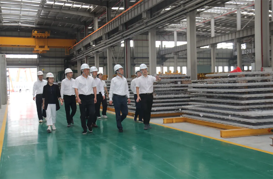 市政公用集團黨委書記、董事長萬義輝到市政綠色建材科技產(chǎn)業(yè)園調(diào)研指導投產(chǎn)前工作